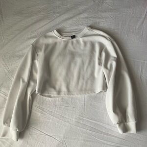 SHEIN White Cropped Sweater Top